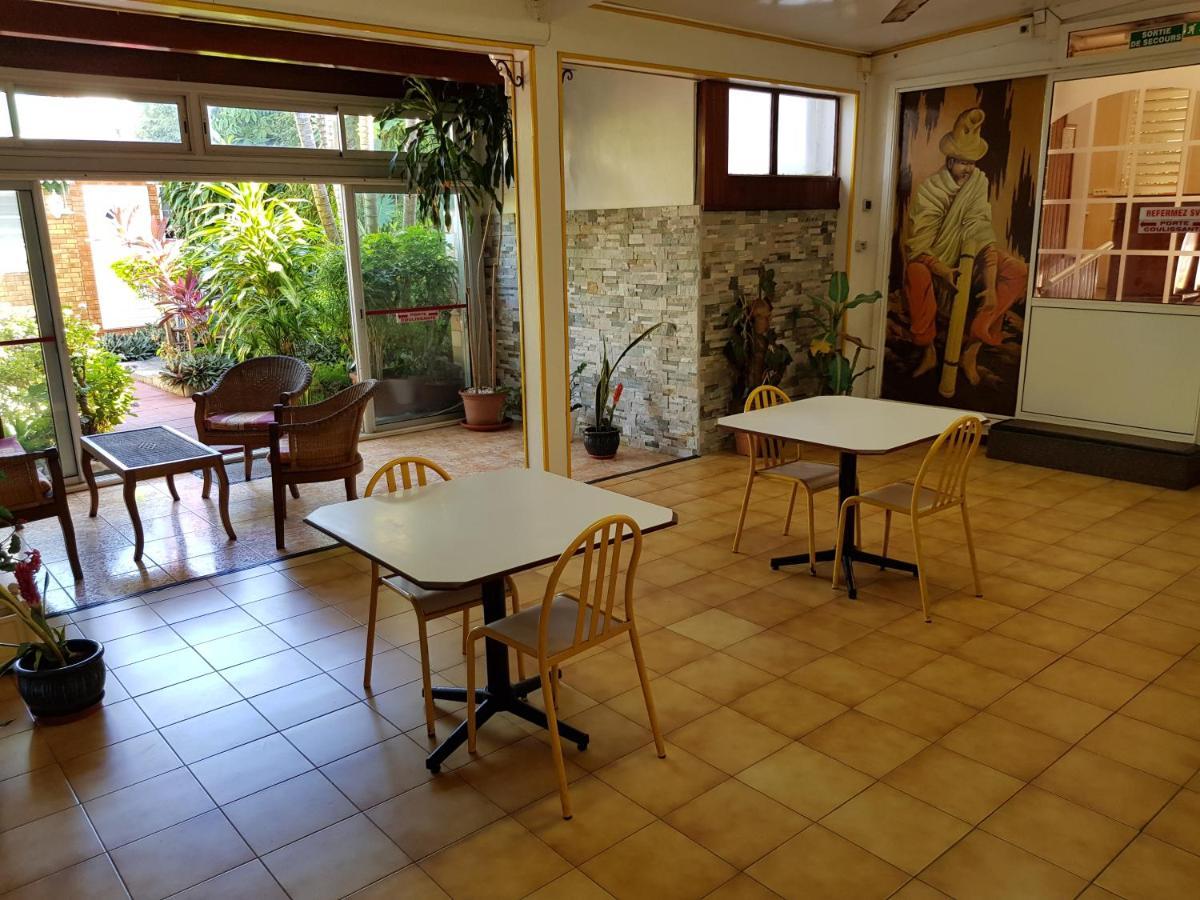 Hotel Chez Papa Daya Saint Pierre Exteriör bild